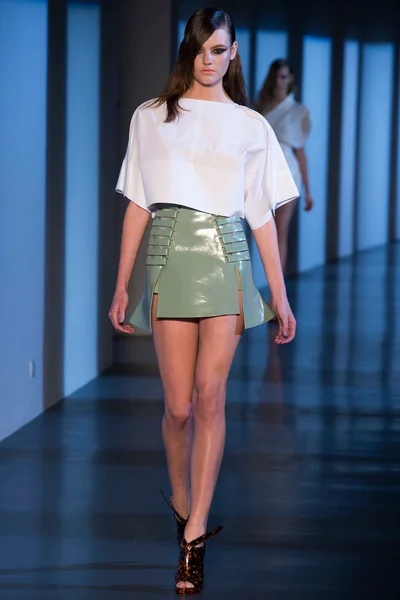 Look 32